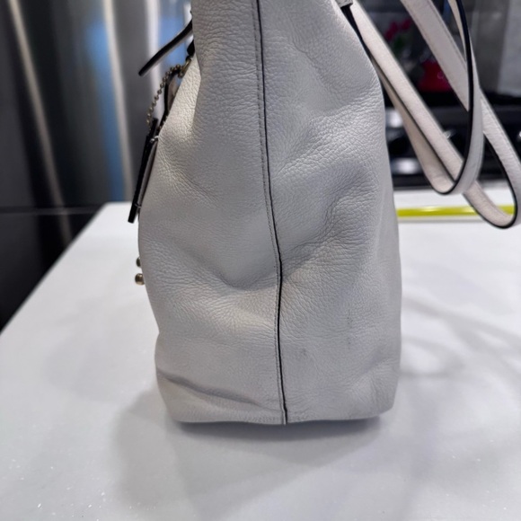 COACH Pebble Leather Taylor Medium Tote C Dangle Charm Chalk EUC - Picture 5 of 16